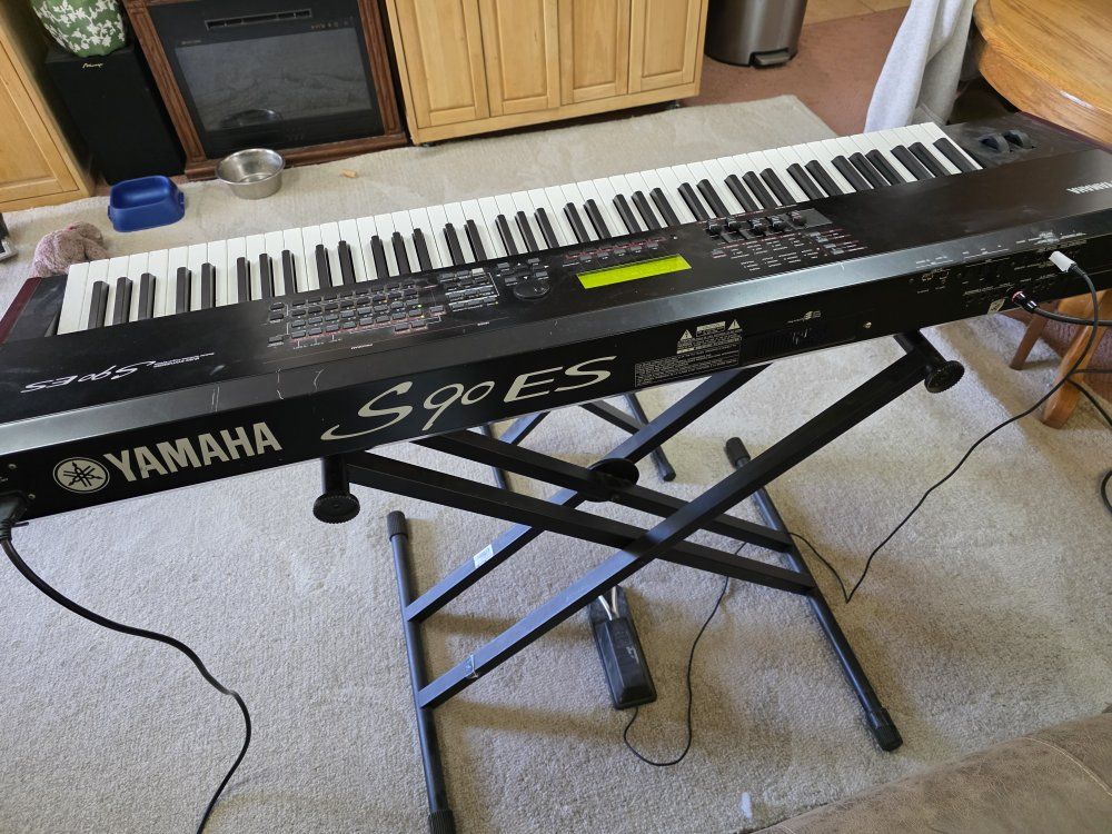 Yamaha S90 ES Keyboard