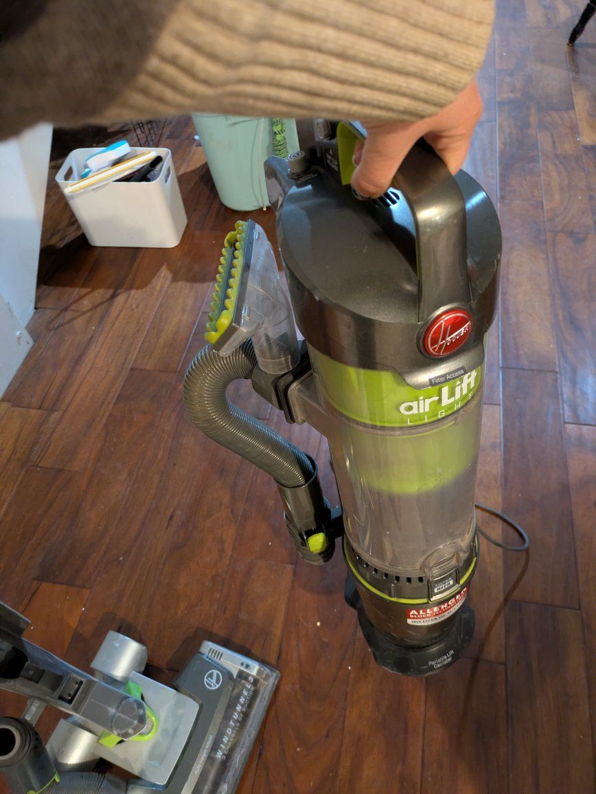 Hoover AirLift Light Allergen WindTunnel 2 Bagless Upright Vacuum Cleaner