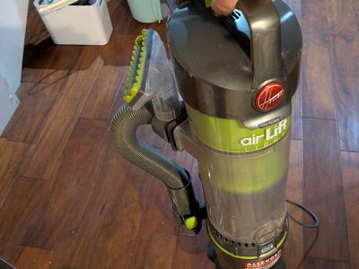 Hoover AirLift Light Allergen WindTunnel 2 Bagless Upright Vacuum Cleaner