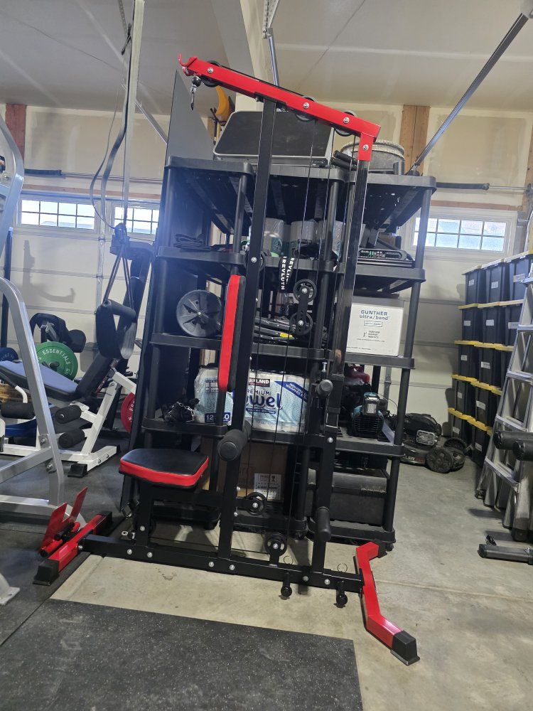 Lat Pulldown Machine