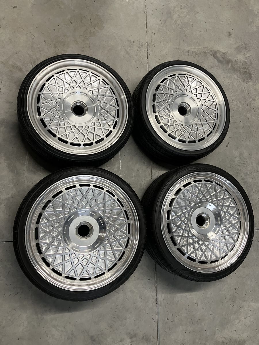 Porsche 911 center lock wheels and tires, Turbo and GT3