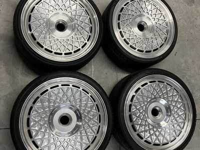 Porsche 911 center lock wheels and tires, Turbo and GT3