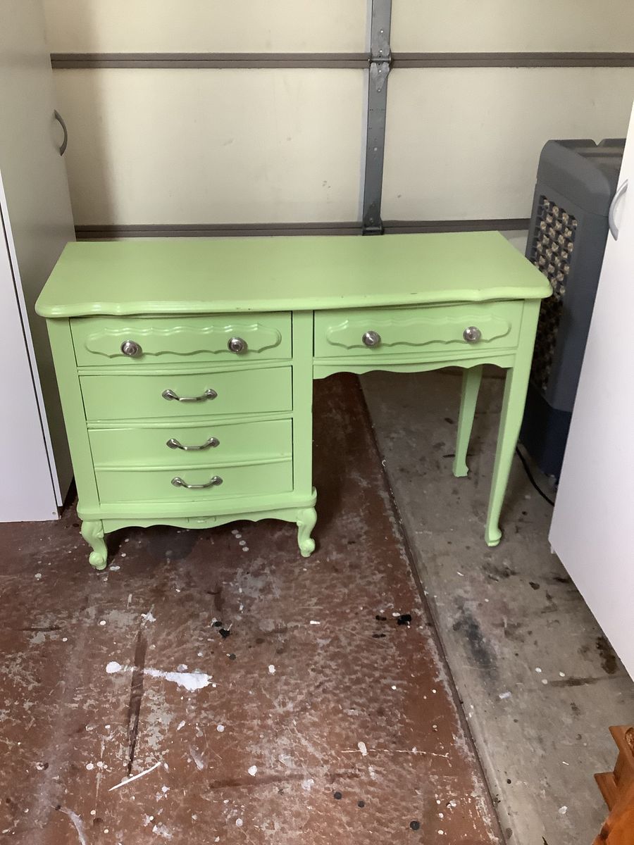 Darling Make-up Desk