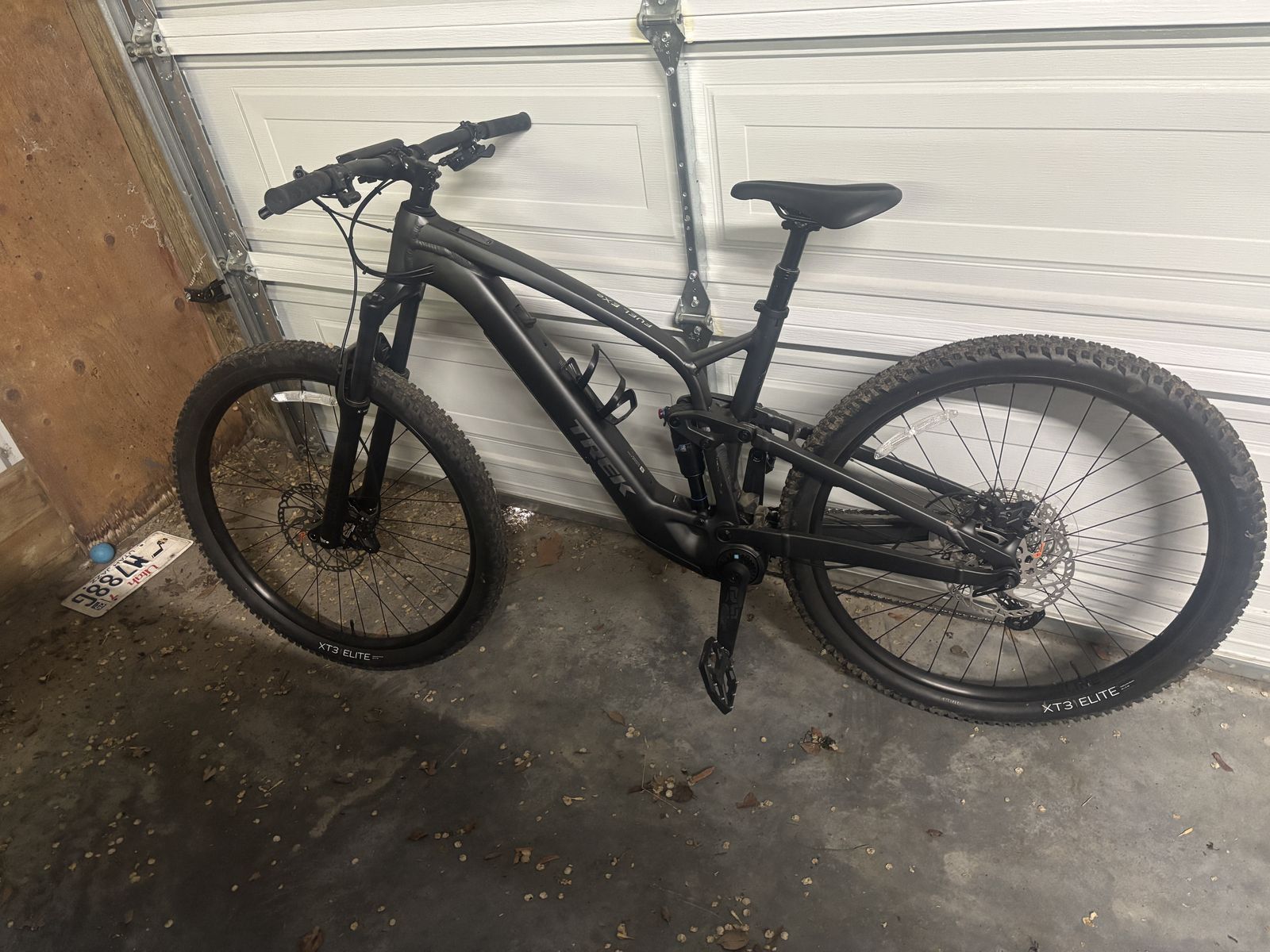 Like new Trek Fuel EXe Full Suspension e-bike 36 miles XL