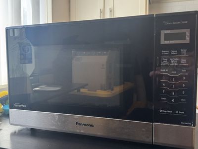 Panasonic NN-SN67HS 1.2 cu ft 1200W Stainless Microwave - Great Condition