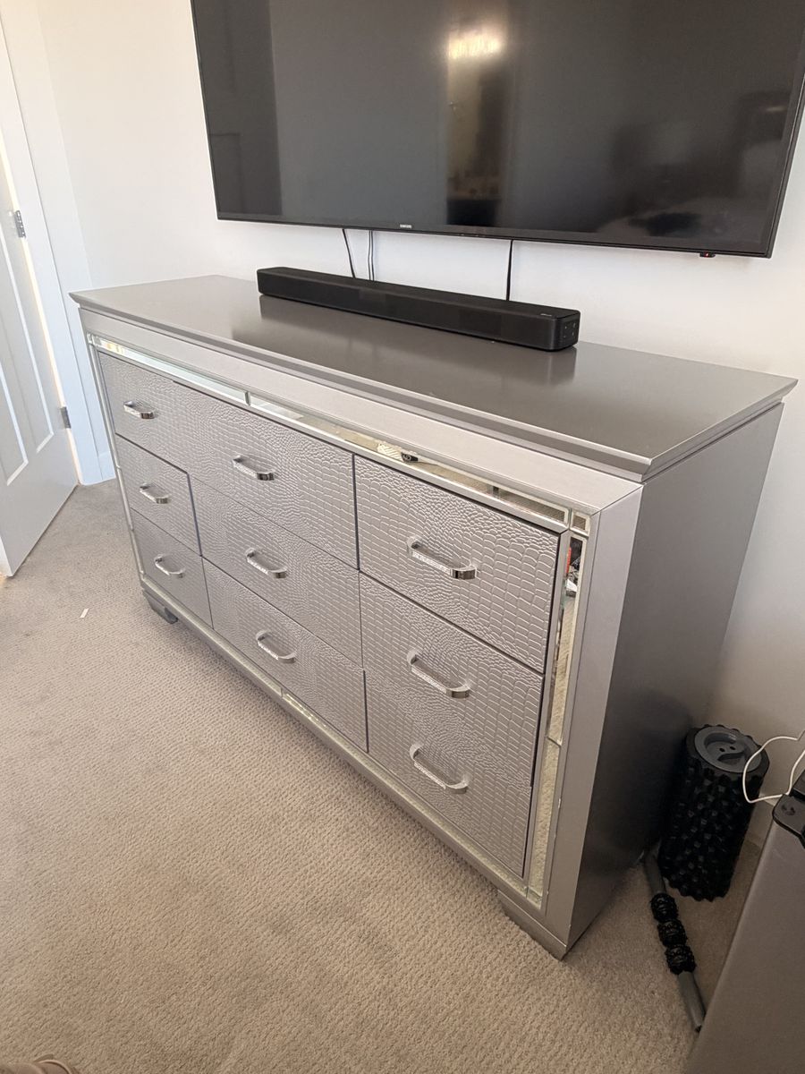 Main image 3