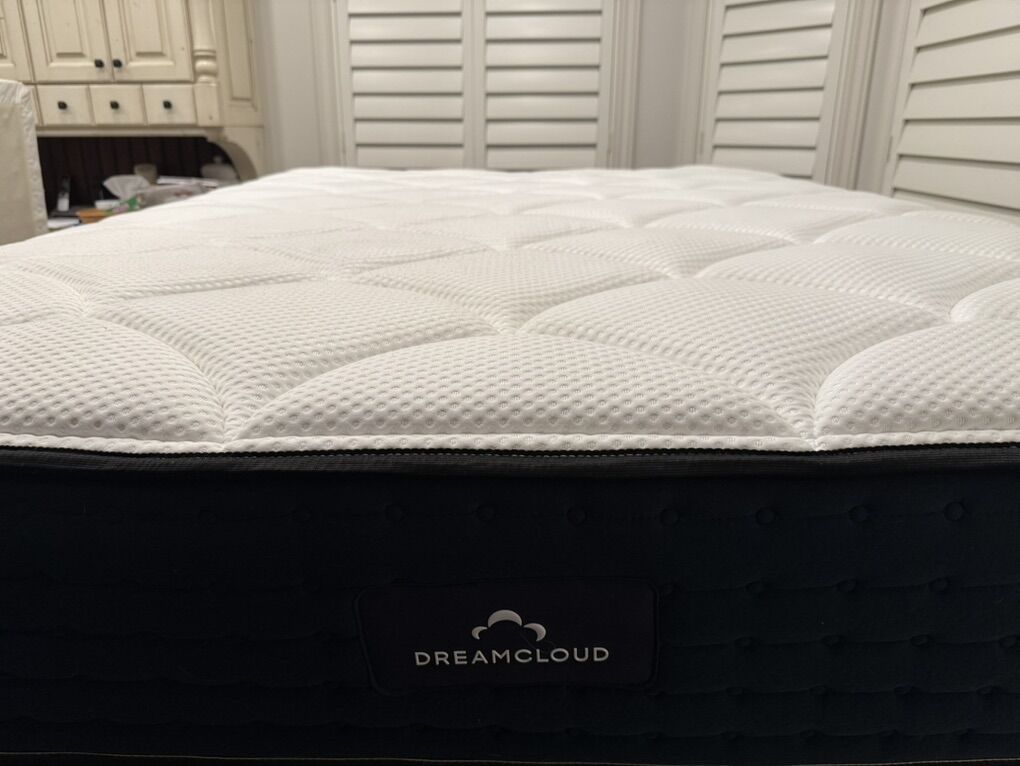 Queen dreamcloud mattress! Only $275