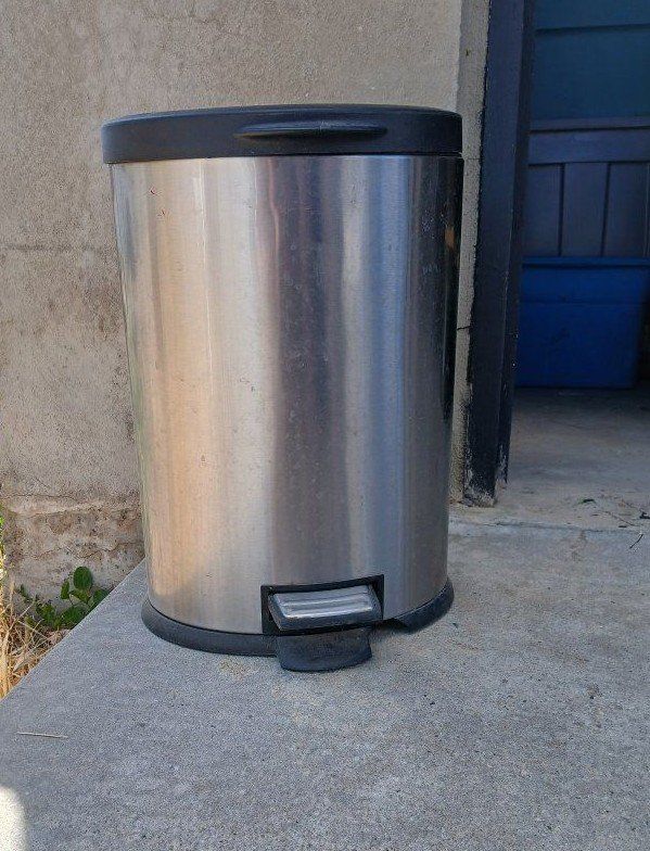 Flip Lid Trash Garbage Can