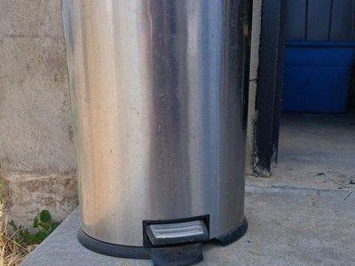 Flip Lid Trash Garbage Can