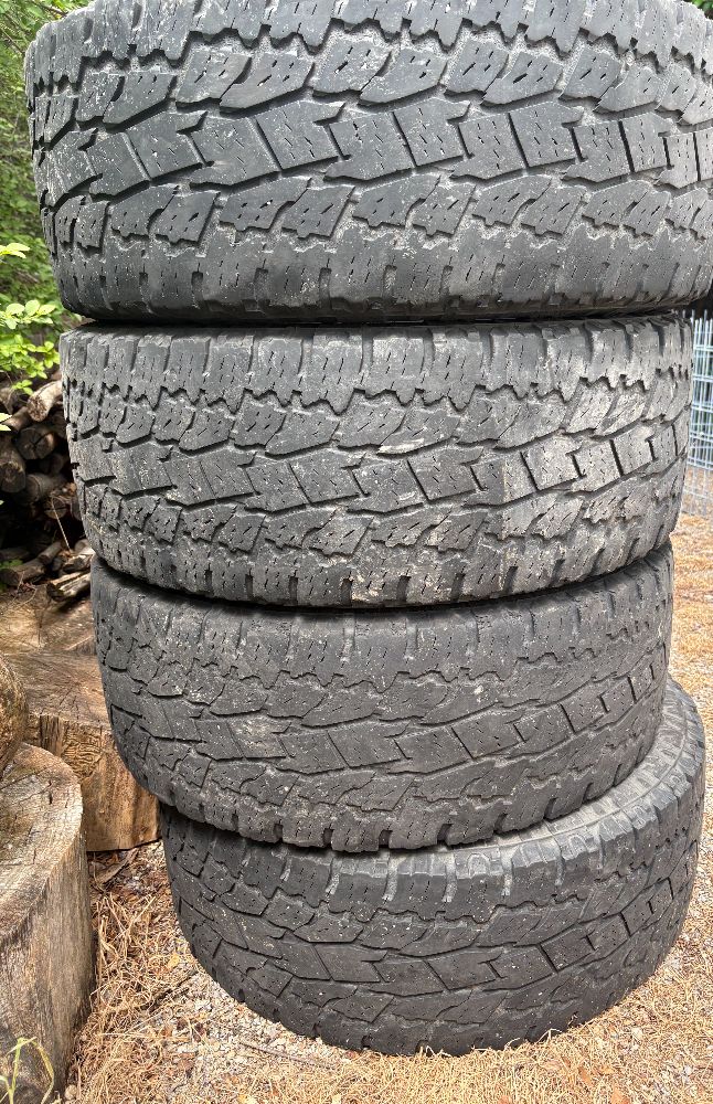 Toyo 295/60R20 tires