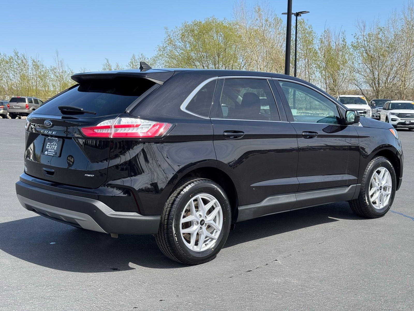 Main image 10