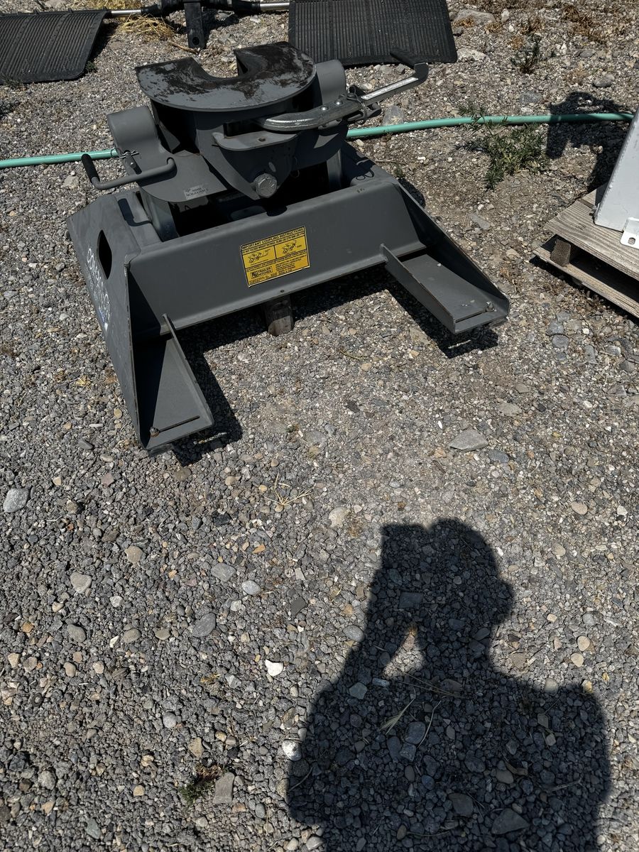 Champion 5th wheel hitch