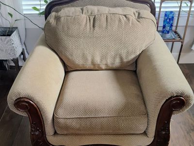 Traditional Beige Textured Armchair