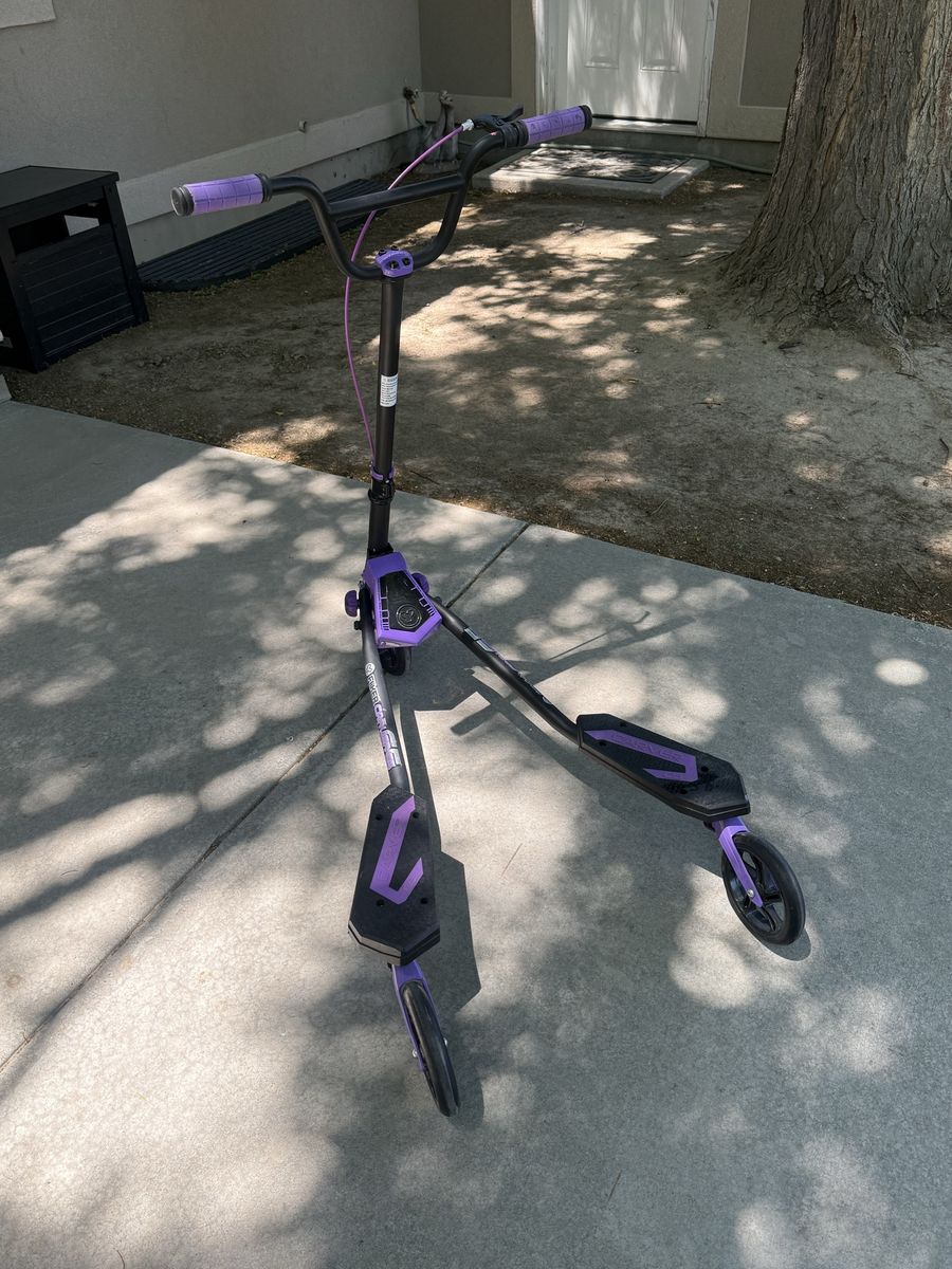 Fliker C5 drift scooter, like new.