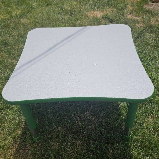 Stand alone table