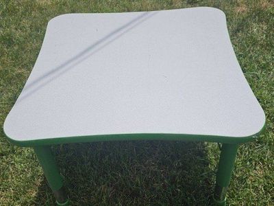 Stand alone table