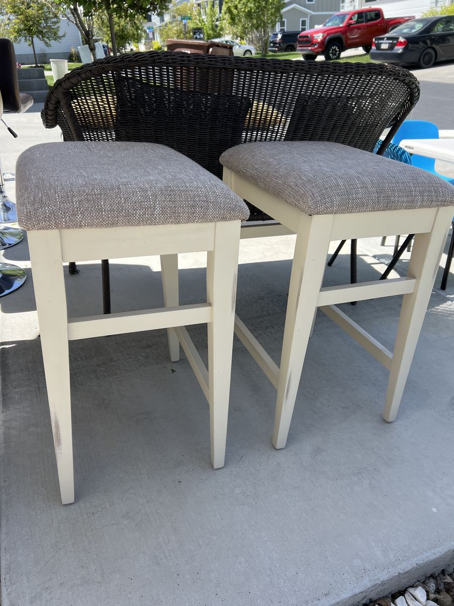 Counter height bar stool