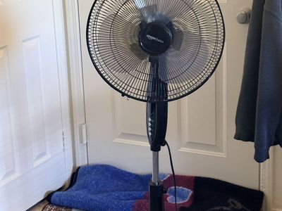 Amazon Basics 16-Inch Black Pedestal Fan with Remote Control, 3 Speed Settings