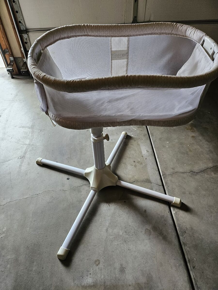 Free Swivel Bassinet