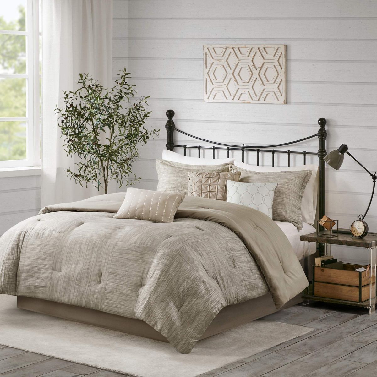 Madison Park Walter Comforter-Luxe Seersucker Print Design All Season Down Alternative Bedding, Matching Shams, Bedskirt, Decora