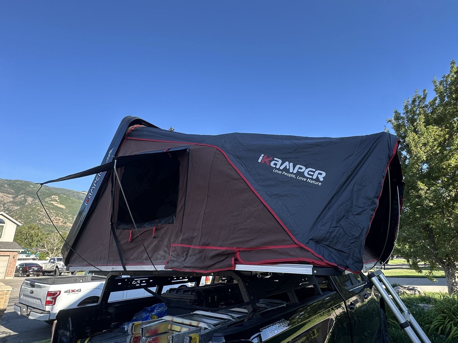 iKamper hard-shell rooftop tent