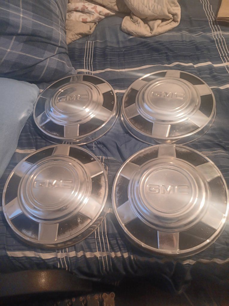 GMC Hubcaps - Set of 4 Silver/Black Wheel Covers
