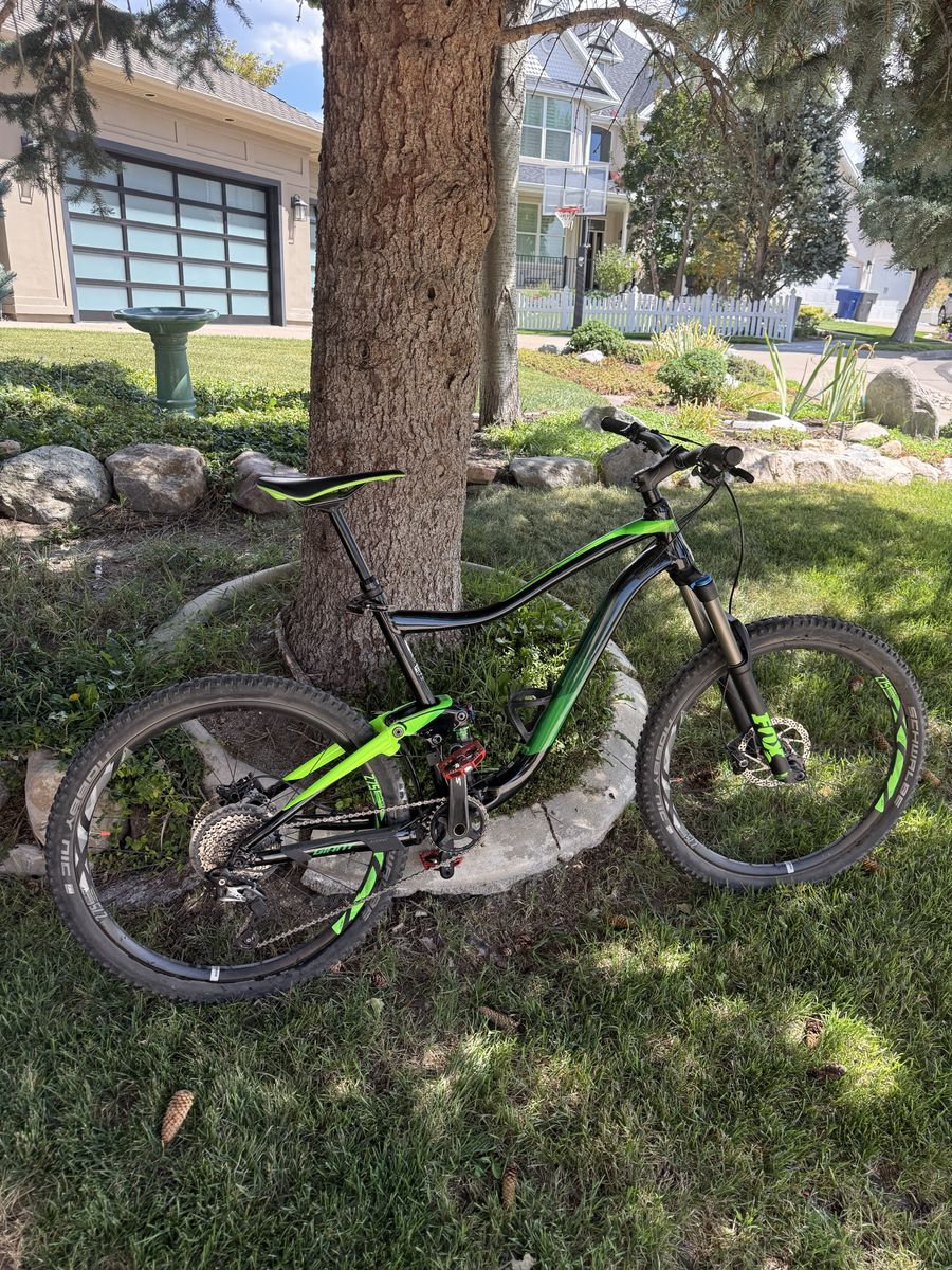 Giant Mountain Bike Full Suspension 27.5 Inch Wheels Black Green