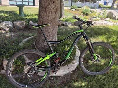 Giant Mountain Bike Full Suspension 27.5 Inch Wheels Black Green