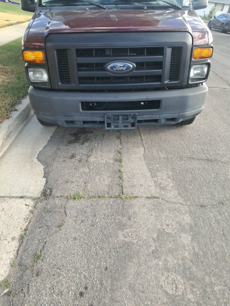 2011 Ford E-350 and Econoline 350 XLT