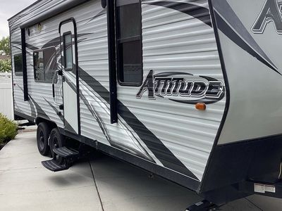 2018 eclipse attitude toy hauler