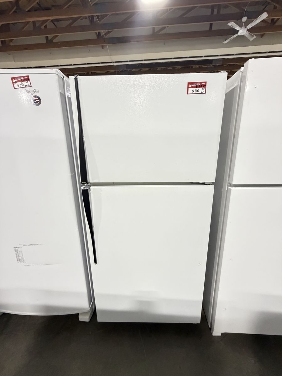 BIG DEALS HERE! HOTPOINT TOP AND BOTTOM FRIDGE JUST $100!