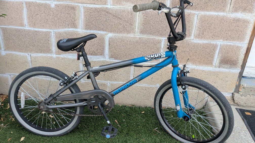 Mongoose Mode 100 BMX Bike Blue and Gray 20 Inch