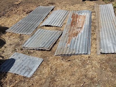 Corrugated Metal Roofing/Siding Sheets - Various Sizes, Used