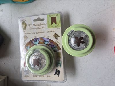 Epiphany Crafts EC Shape Studio Paper Craft Punches - Pennant 25 & Flower 25 Set