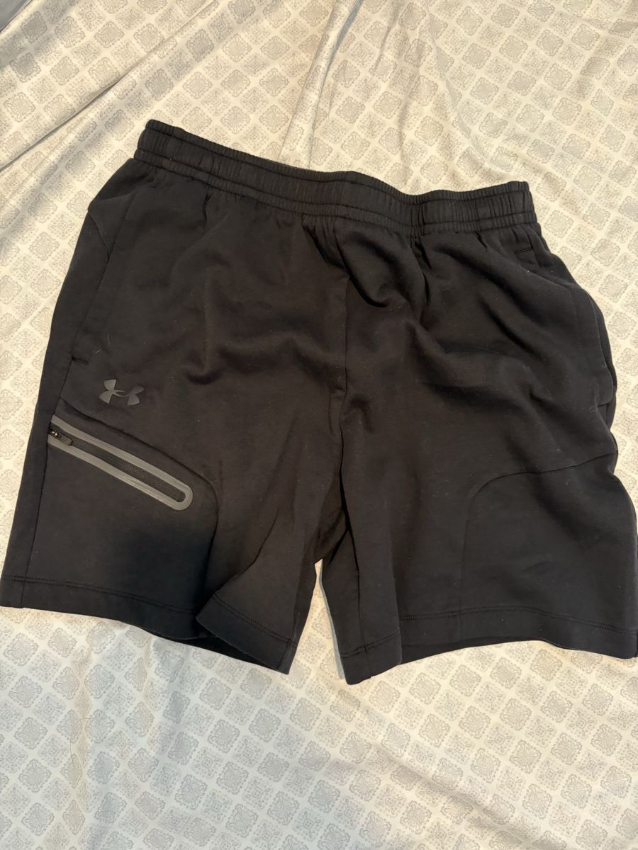 Under Armour Men's Black Athletic Shorts, Size L, with Zipper Pocket