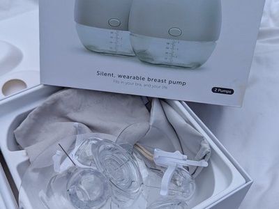 Elvie double wearable breast pump set hands free