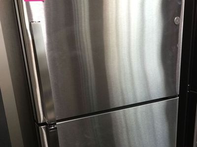 New GE Refrigerator - Scratch and Dent