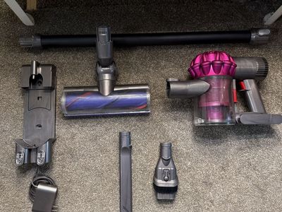 CLEAN Dyson v6 animal vacuum