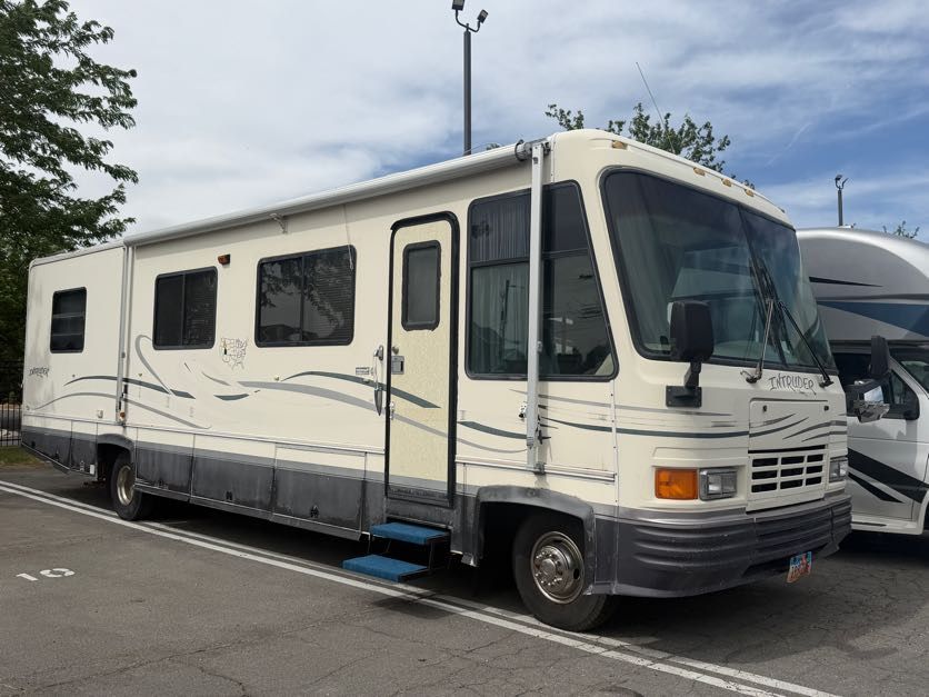1994 INTRUDER 350 MOTORHOME