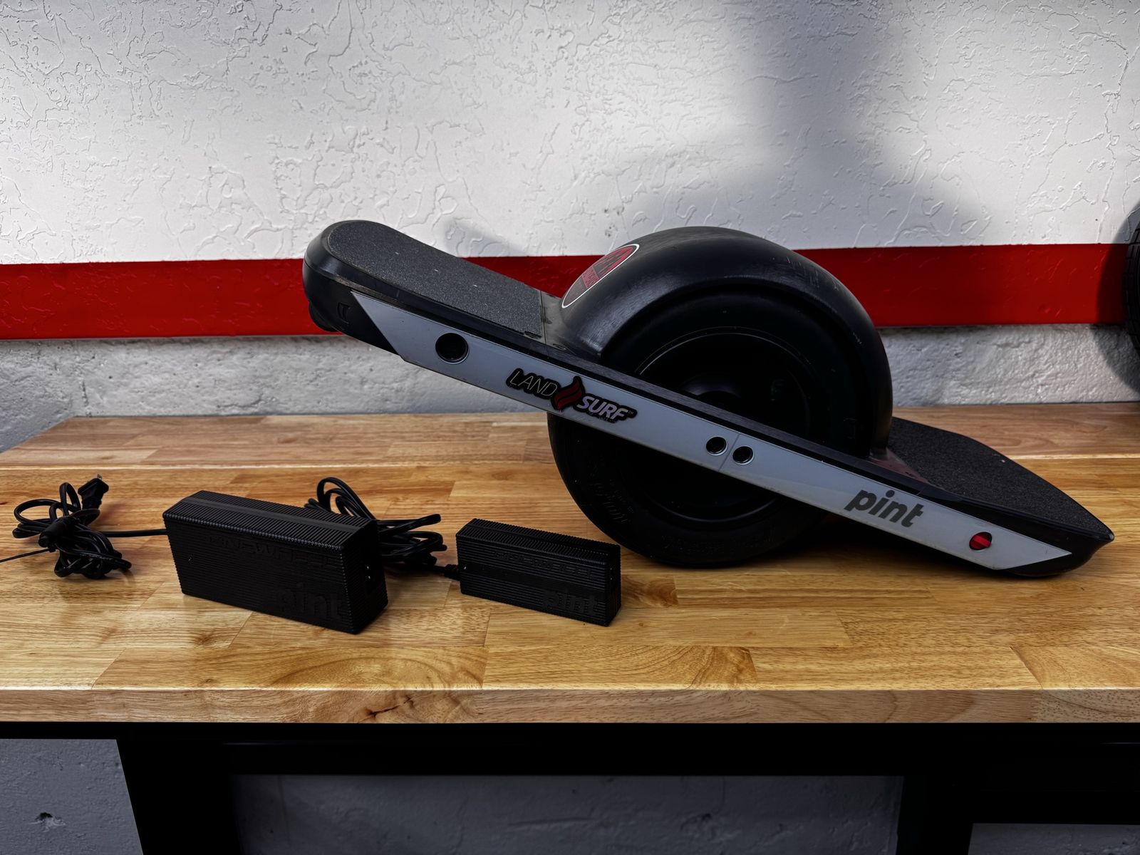 Onewheel Pint - only 19 miles! Like new!