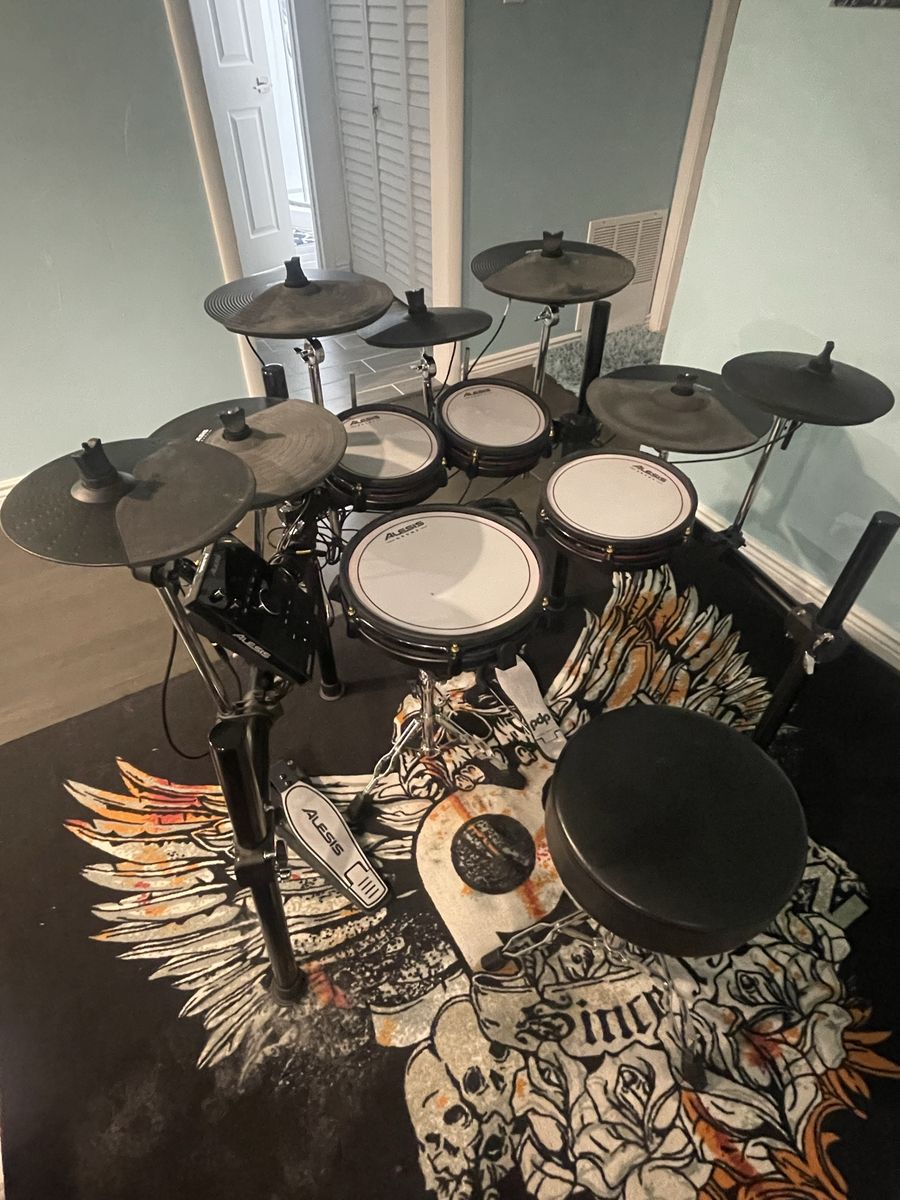Alesis Crimson Pro II SE Electronic Drum Set + Throne + Pedal + Extra Cymbals