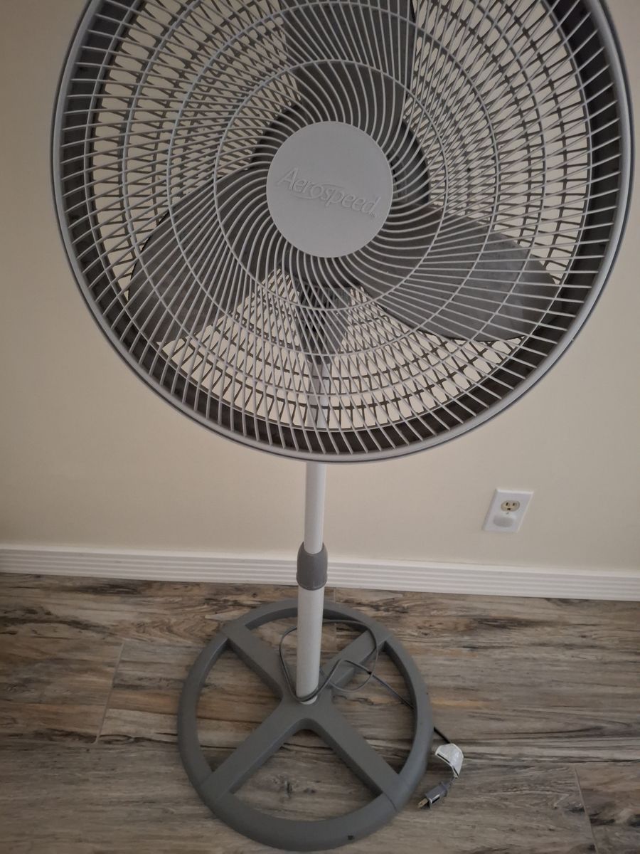 oscillating floor fan