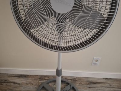 oscillating floor fan