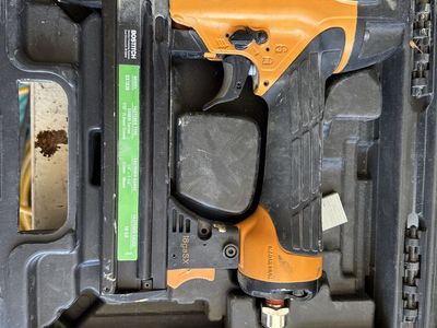 Bostitch SX1838 18GA SX5035 Series Pneumatic Brad Nailer with Case