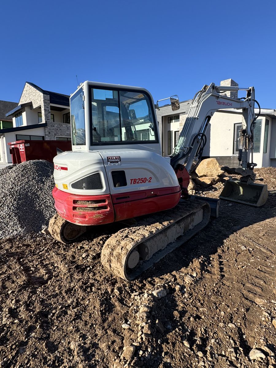 2020 Takeuchi TB250 minimal hours and wear