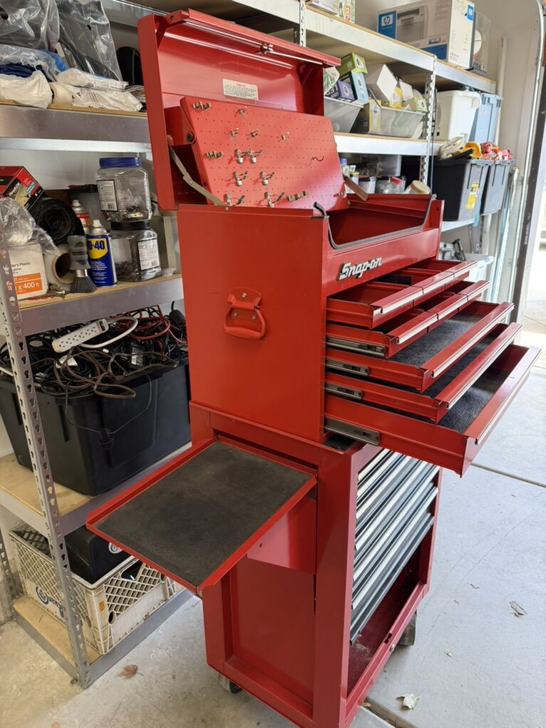 Snap On 26 Nine-Drawer Tool Chest (Red)