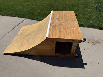 Skateboard ramp