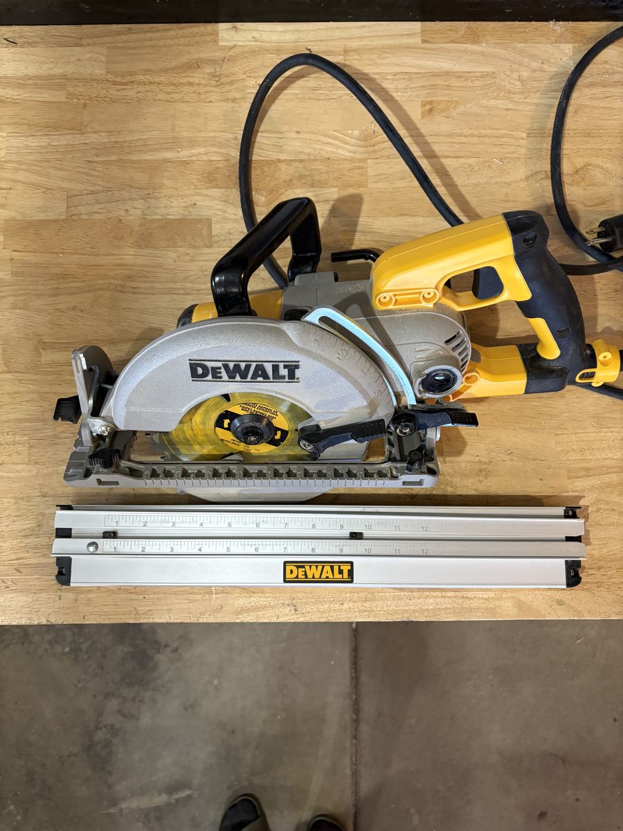 DeWalt Worm Drive Circular Saw 7 1/4"