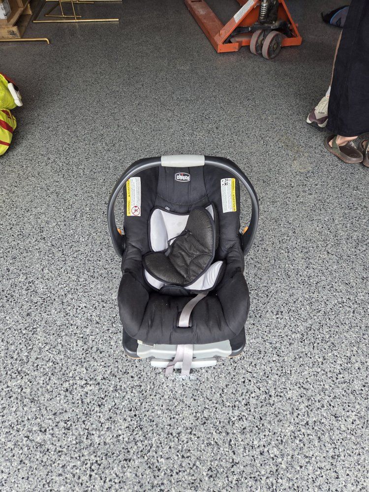 Chicco Keyfit 30 Infant Car Seat - Black, Excellent Condition