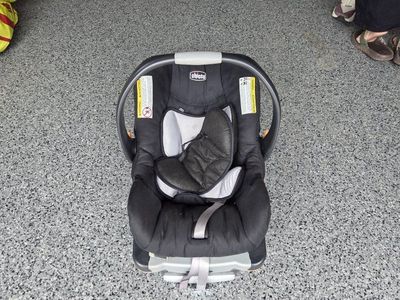 Chicco Keyfit 30 Infant Car Seat - Black, Excellent Condition